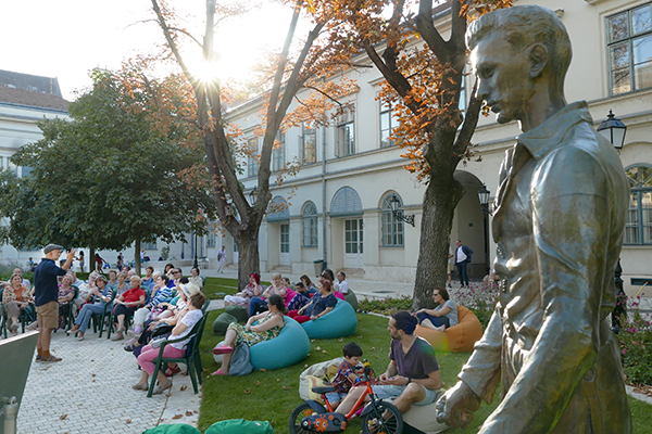 PIM KertLabor: egész nyáron át tartó fesztivál kezdődik a Petőfi Irodalmi Múzeum kertjében