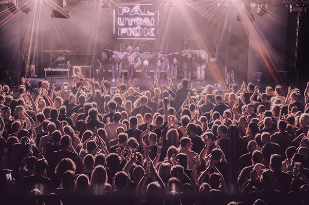 Pál Utcai Fiúk az Akváriumban: a zenekar a komfortzónán belül maradt, a hangzás kényelmetlen volt