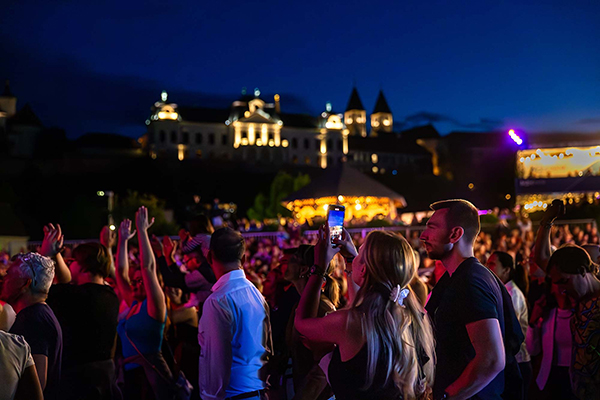 VeszprémFest: Juanes, Beth Hart, a Kraftwerk és a Pink Martini is fellép jövőre
